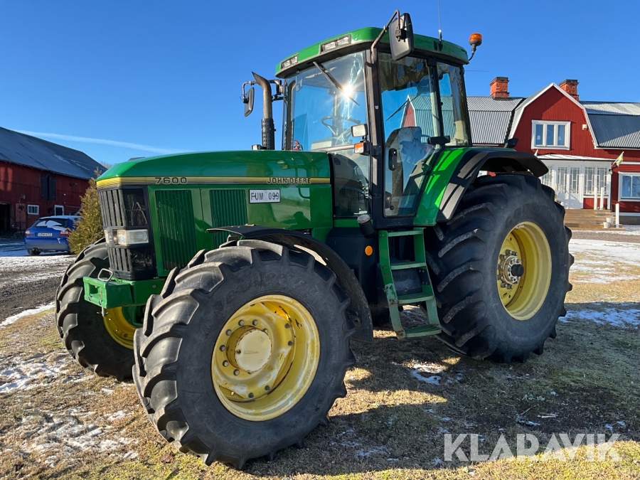 Traktor John Deere 7600