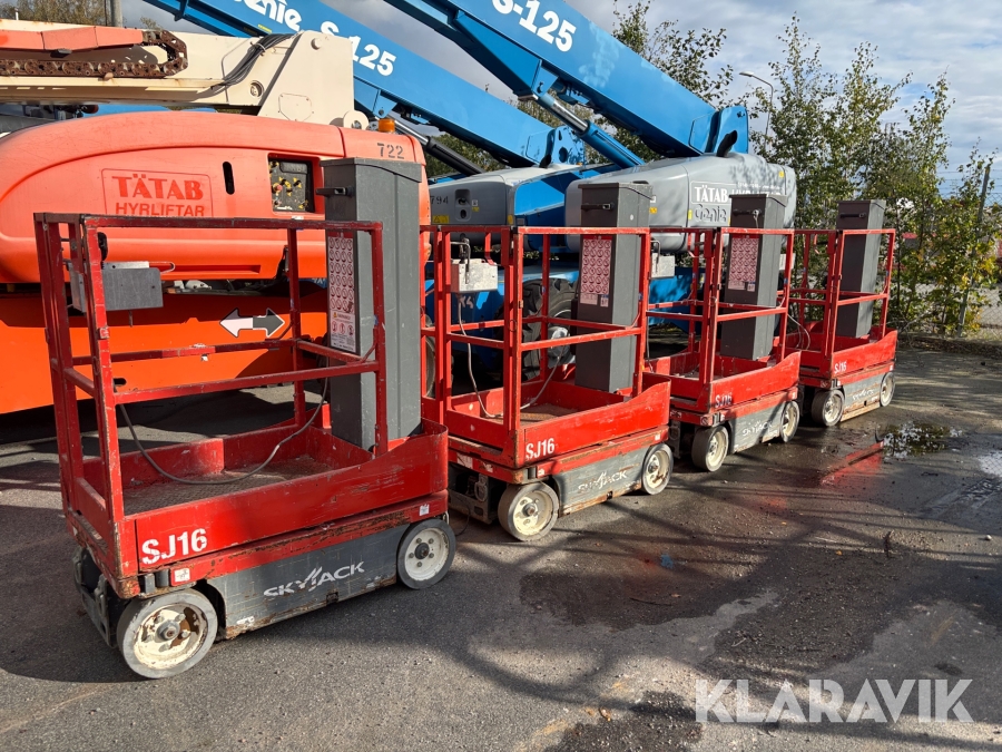 Parti med pelarliftar Skyjack SJ16 4st