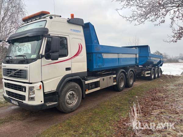 Schaktbil Volvo FM13 med trippelkärra