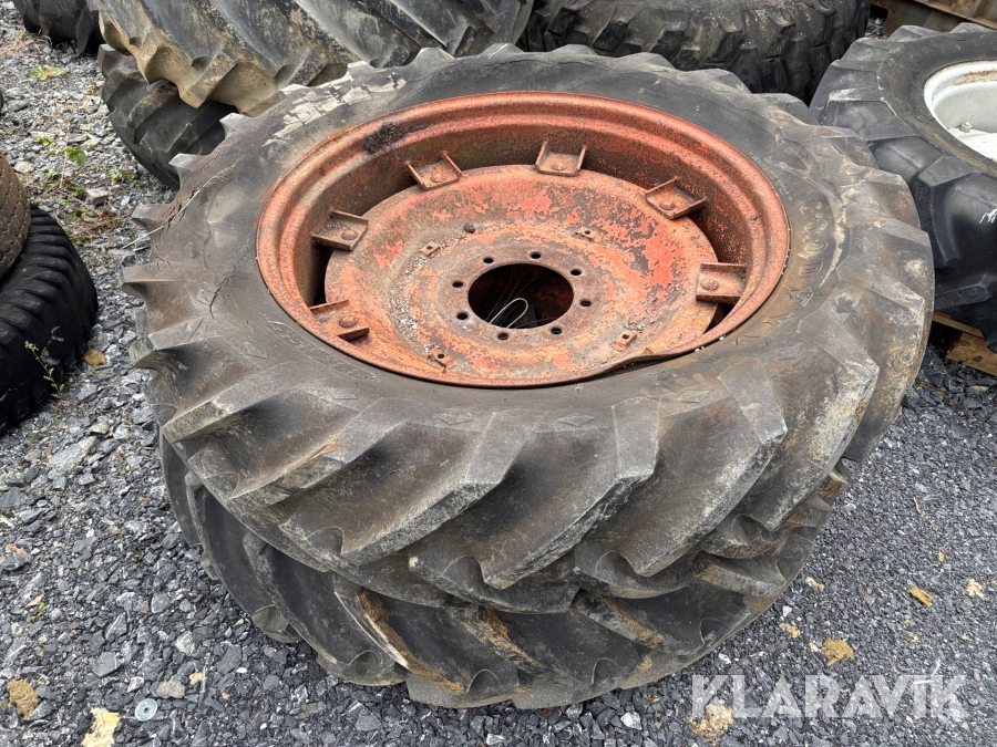 Traktordäck Good Year 13.6/12-36 2st med fälg