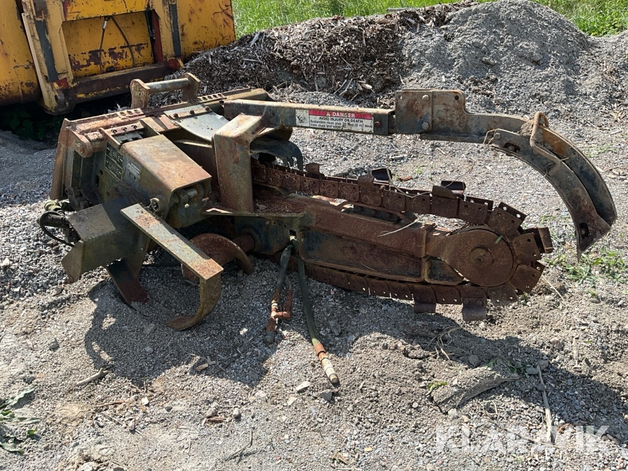 Kedjegrävare Melroe T305/SSL