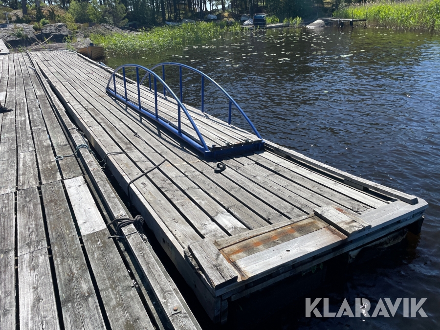 Flytbrygga   med landgång