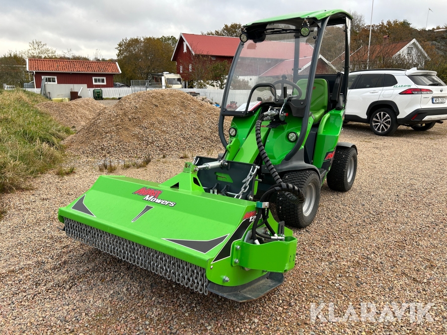 Kompaktlastare Avant 225 , med plog, klippaggregat & skopa