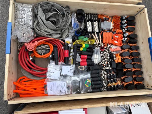 Pall med kontaktdon till elmotorer och elbilsbatterier Stäbuli till elmotorer och batterier