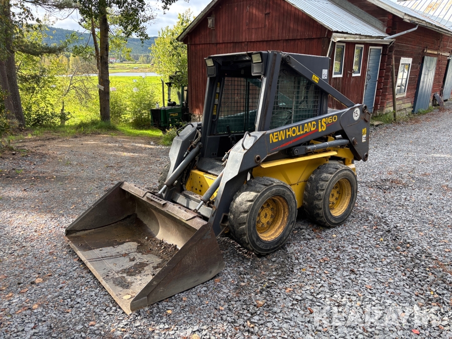 Kompaktlastare New Holland LS 160 med frilyft