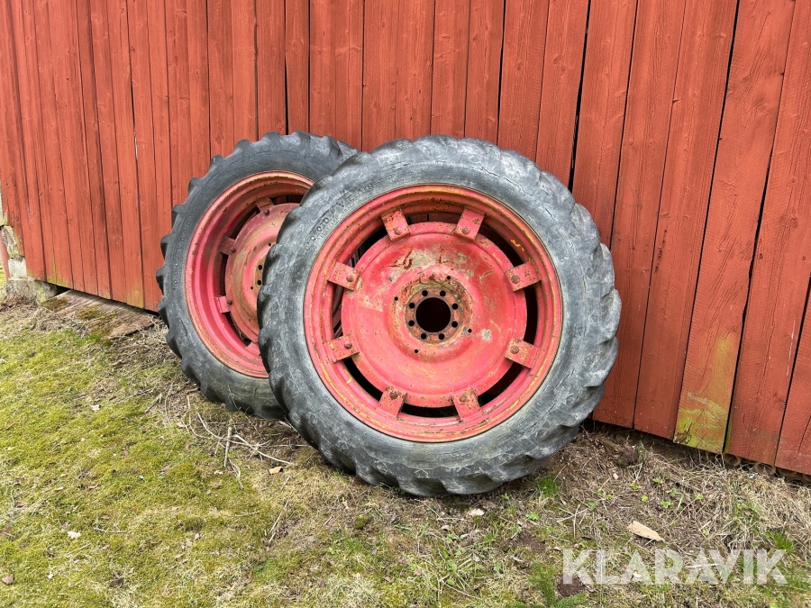 Däck med fälg Goodyear 12.4-38 2 st
