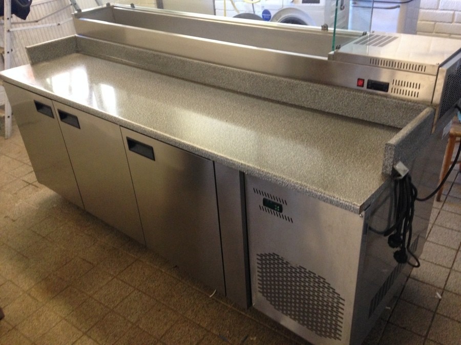 Pizzabänk m Underkylskåp + Kylränna.