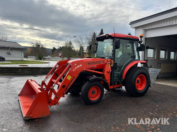 Traktor Kubota L2421 med redskap