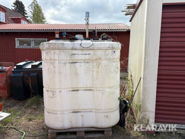 Färskoljetank dubbelmantlad Kingspan 1500 liter
