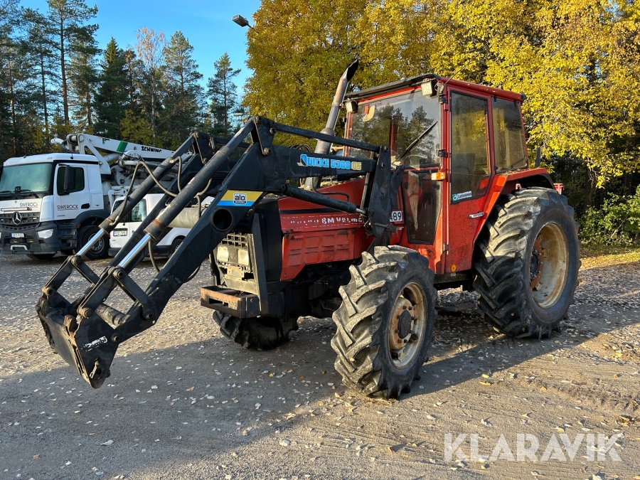 Traktor Volvo BM Valmet 705-4 med lastare och redskap 