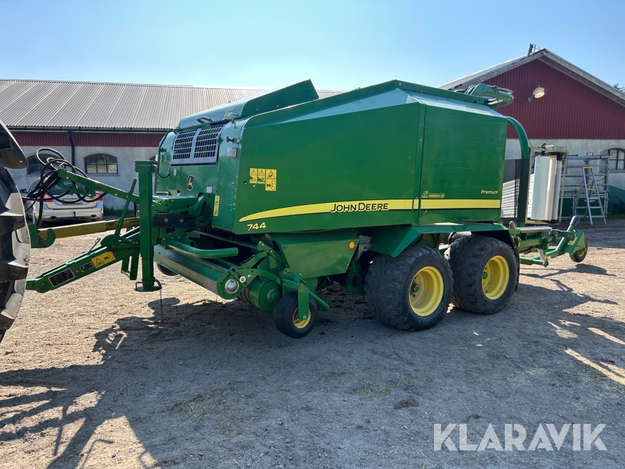Balpress John Deere 744