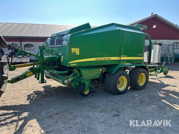 Balpress John Deere 744