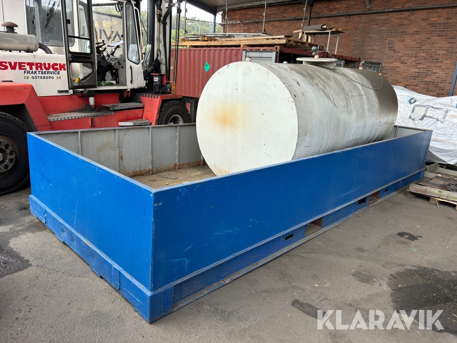 Dieseltank med uppsamlare 6 kubik