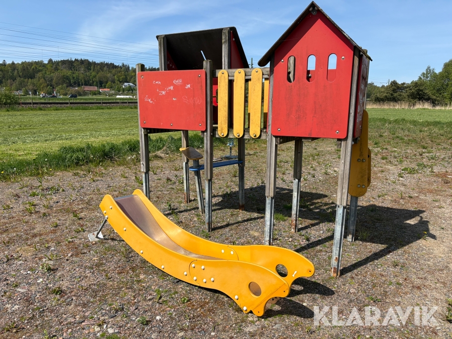 Lekhus med rutschkana Kompan