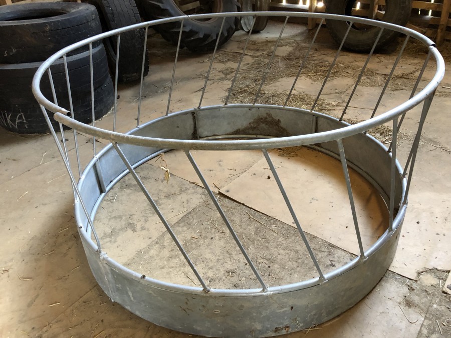 Rundbalshäck till får