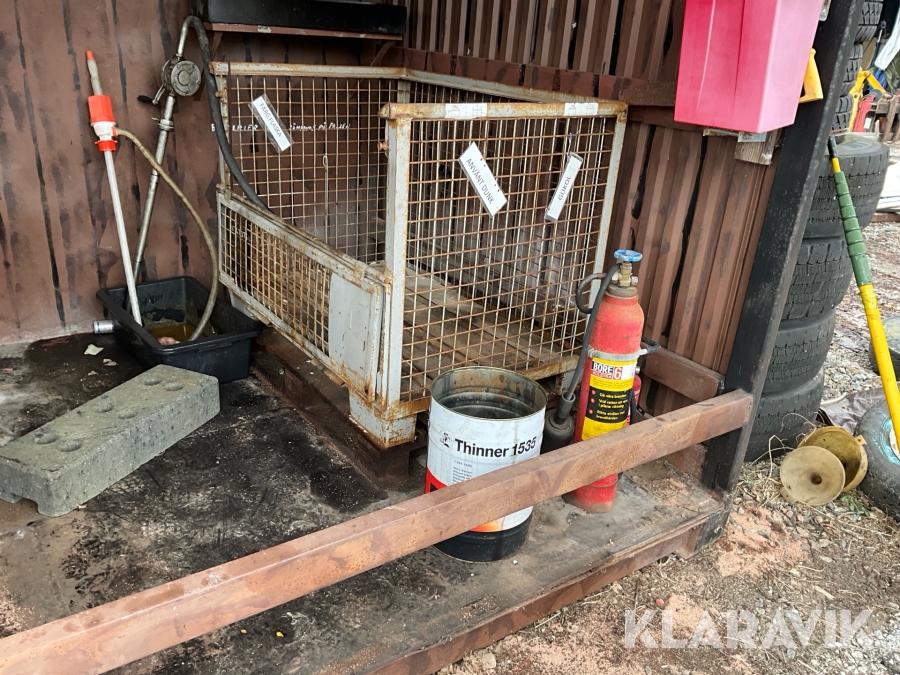 Container med tak och miljöstation , Södertälje, Klaravik