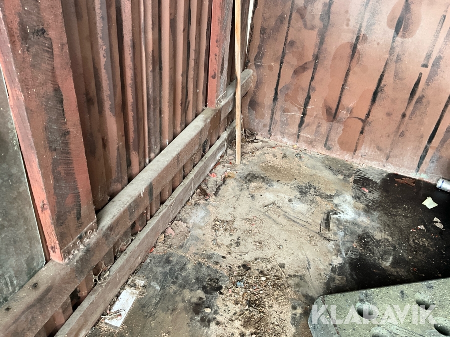 Container med tak och miljöstation , Södertälje, Klaravik