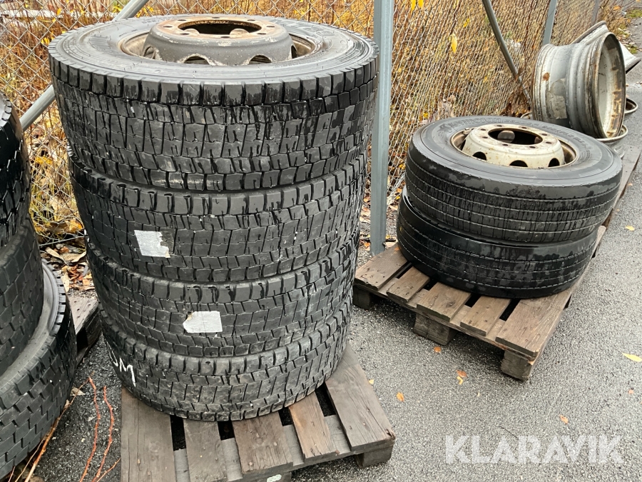Däck med fälg 285/70R19.5 6st