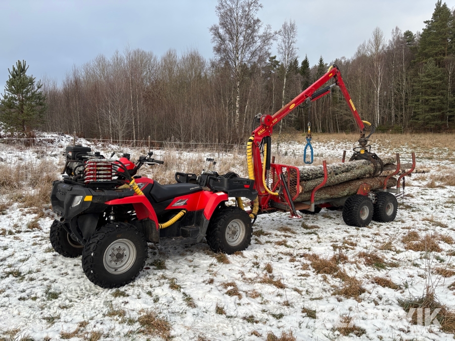 ATV Polaris Sportsman 800 Twin med skogsvagn