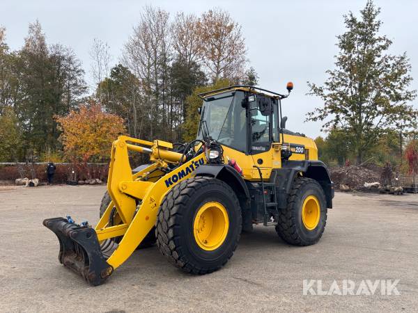 Hjullastare Komatsu WA200 med redskap