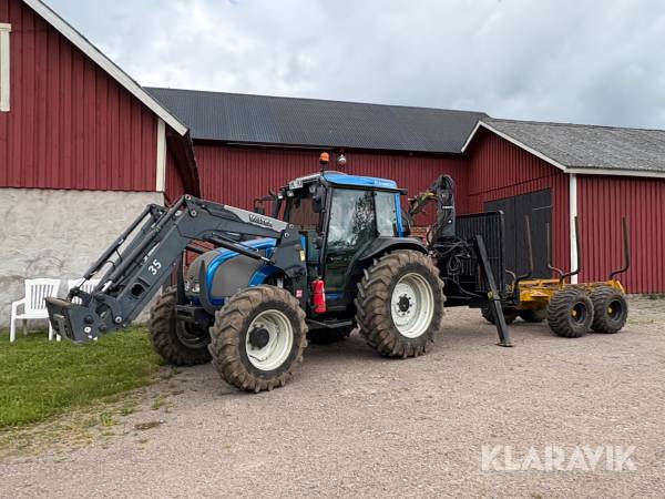 Skogsutrustad traktor Valtra A75-4 med skogsvagn, frontlastare och 3 st redskap