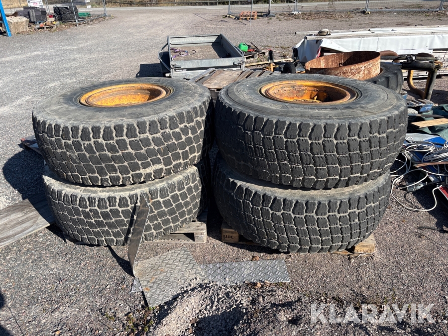 Lastmaskindäck med fälg Triangle 20.5R25 4st