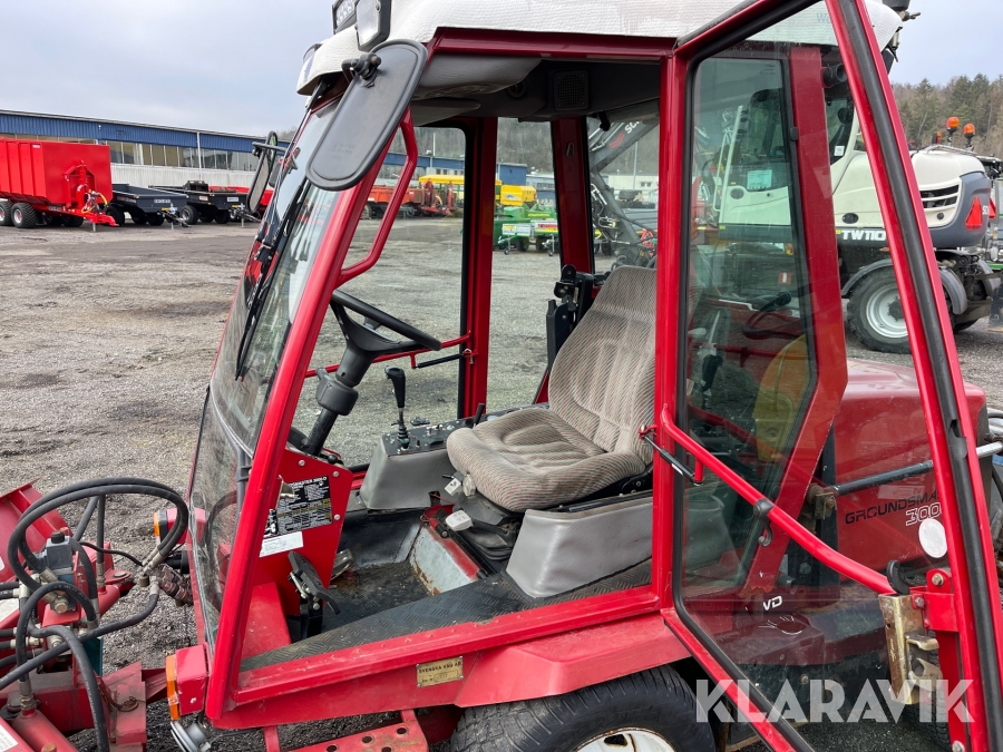Redskapsbärare Toro Groundmaster 3000 D med plog & spridare