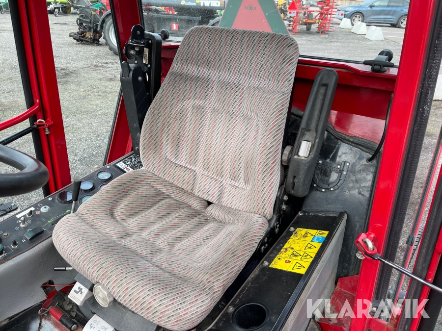 Redskapsbärare Toro Groundmaster 3000 D med plog & spridare