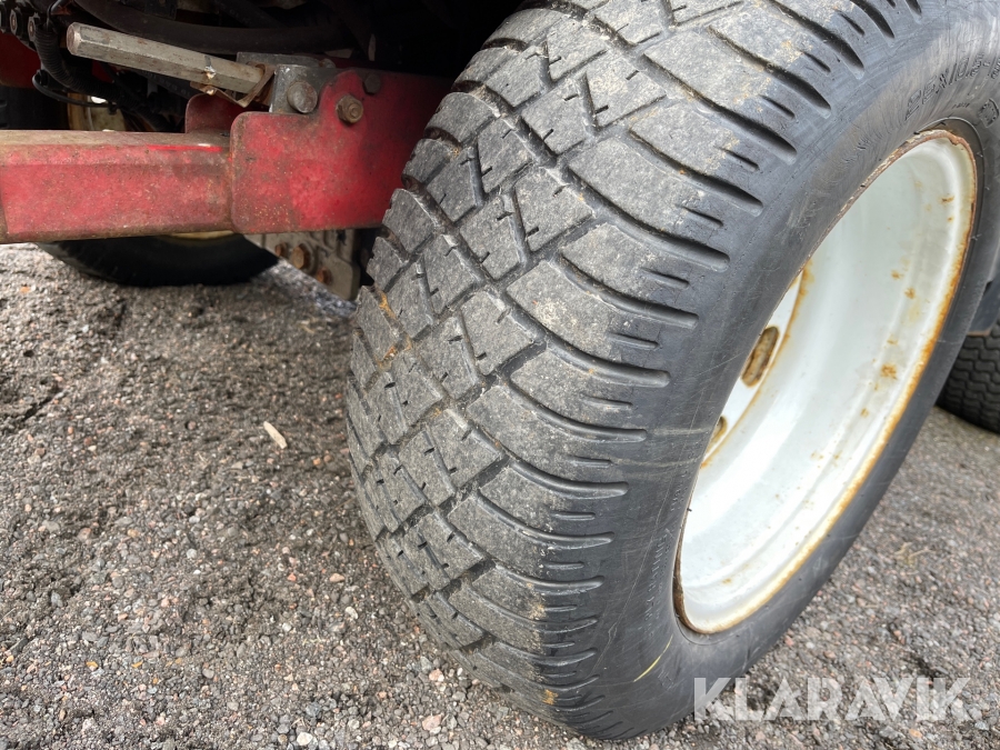 Redskapsbärare Toro Groundmaster 3000 D med plog & spridare