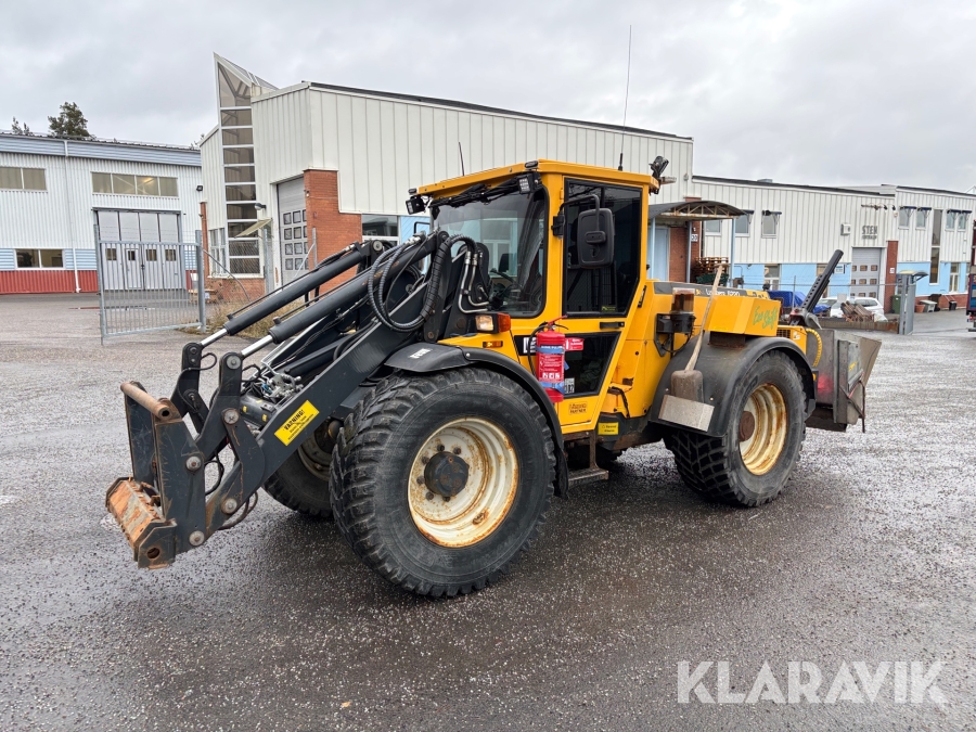 Redskapsbärare Lundberg 345 LSE 6220 med sandspridare