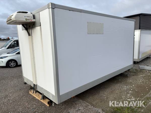 Glasfiberskåp till transportbil CAB med bakgavellift