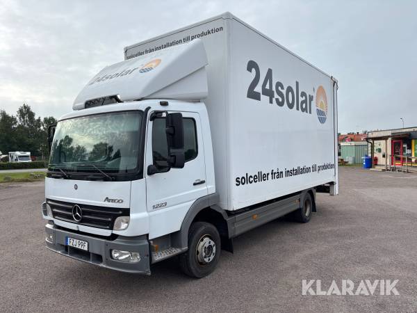 Lastbil Mercedes-Benz Atego 1223 med speciallyft