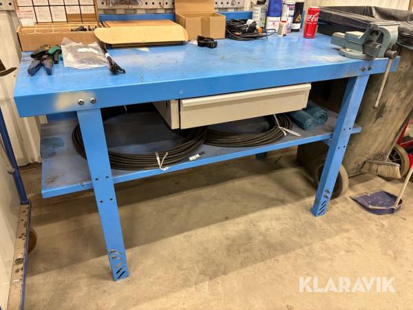 Industribänk / arbetsbänk med skruvstäd