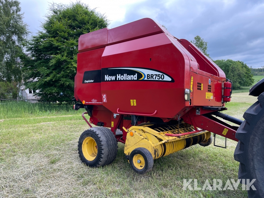Rundbalspress New Holland BR750