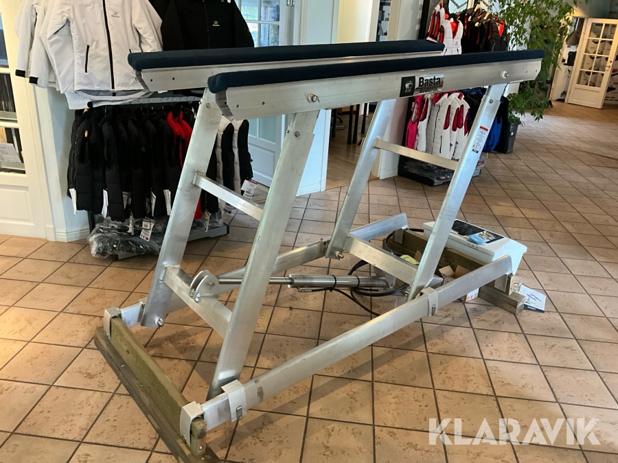 Båtlyft / vattenskoterlyft Basta 900kg
