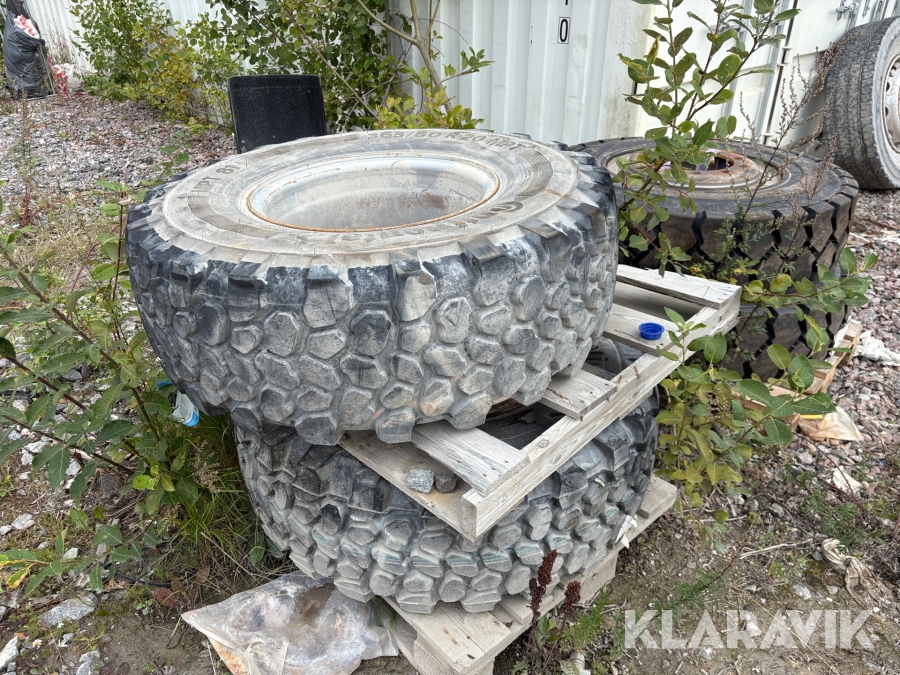 Entreprenaddäck Continental & Trelleborg MPT81 & T-900 4st