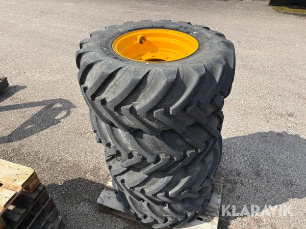 Entreprenaddäck på fälg JCB Michelin 400/70R20 4st