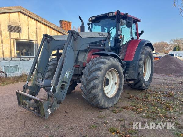 Traktor Valtra N142 med frontlastare