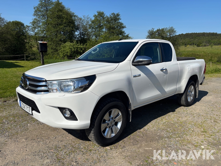 Pickup Toyota Hilux Extra Cab 2.4 AWD Manuell 150hk