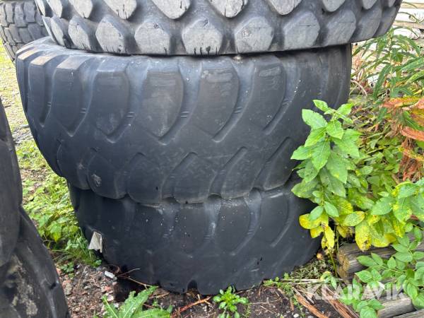 Entreprenaddäck 17.5R25 2 st