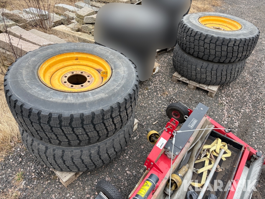 Entreprenaddäck Michelin 17.5R25 4st med fälg