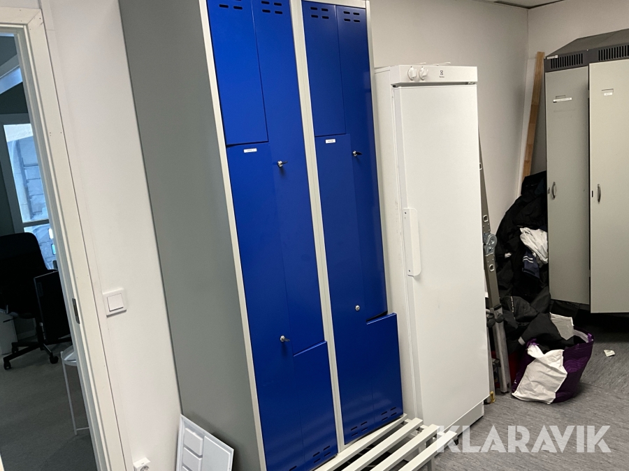 Omklädningsskåp intra 2 st