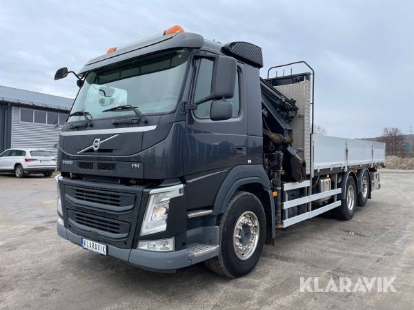 Flakbil Volvo FM 340 med kran Jibb