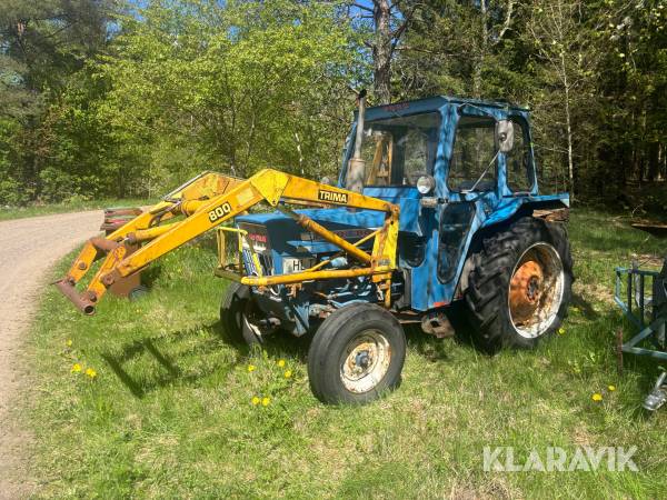 Veterantraktor Ford 3000 med fronlastare och två redskap