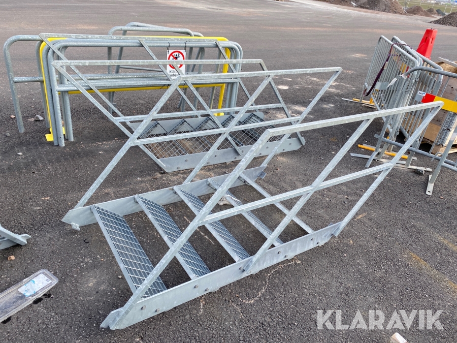 Galvad trappa 2 st / Räcke 10 st