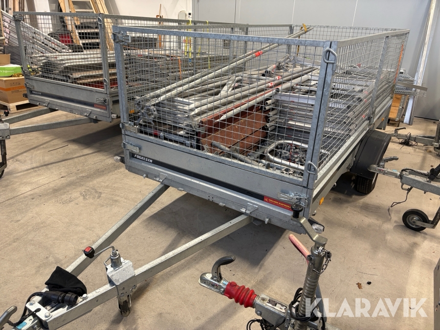 Personbilssläp Brenderup 55R-010404 med byggställningar