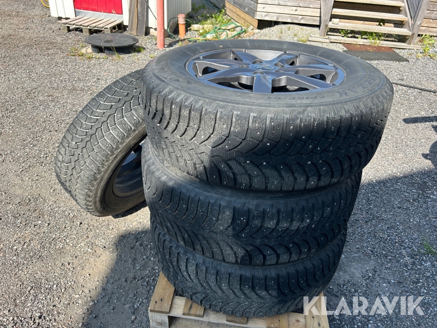 Vinterdäck 245/65R17 Bridgestone Blizzak dubbade 4st