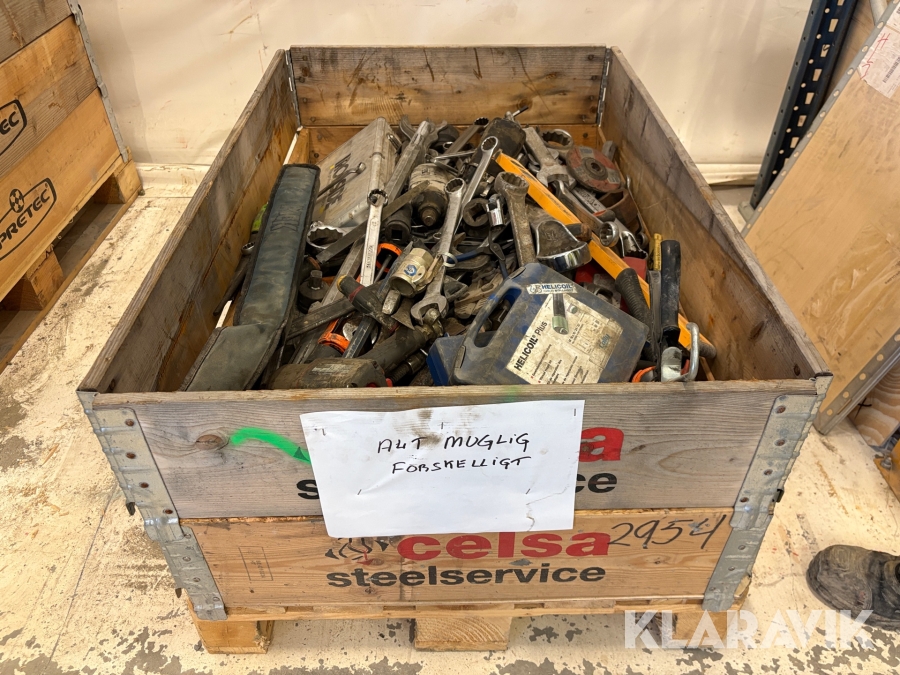 Pall med blandade verktyg