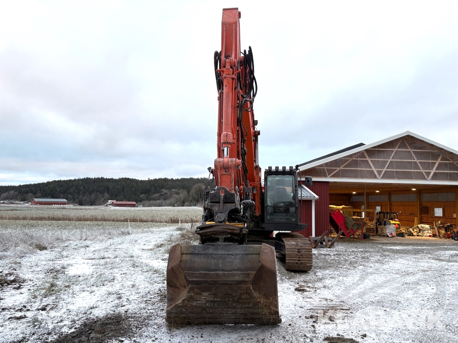 Grävmaskin Hitachi ZX225 USLC-6 med redskap