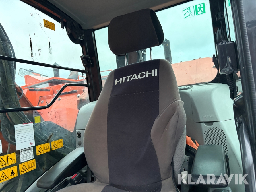 Grävmaskin Hitachi ZX225 USLC-6 med redskap